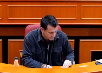 Veliaj: Këshilli Bashkiak miraton bonusin e qerasë për familjet e Kombinatit