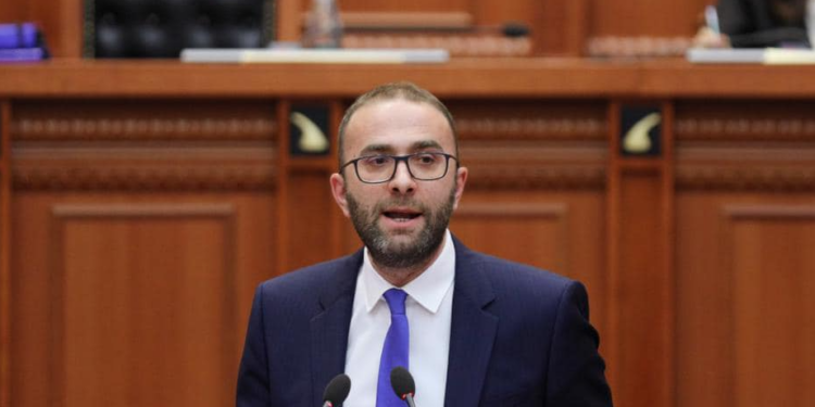 Bardhi: Qeveria e zhytur në vjedhje, po jepen 400 milionë euro për portin e Durrësit