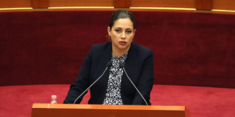 Opozita i kërkon Nikollës zbatimin e vendimit për mandatin e Xhaçkës