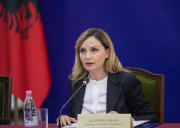 Tabaku: Shkaktar i krizës ekonomike është vizioni i cunguar dhe sistemi i korruptuar