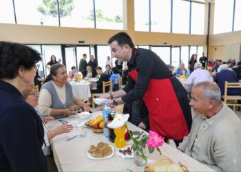 Veliaj shtron drekën e Fiter Bajramit për njerëzit në nevojë