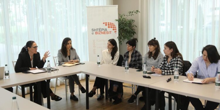 Delina Ibrahimaj takim me gratë dhe vajzat sipërmarrëse