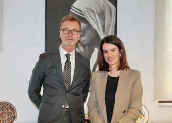 Ministrja Koçiu takim me ambasadorin e BE në Tiranë, Silvio Gonzato