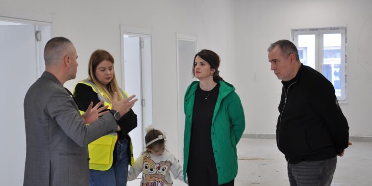 Koçiu inspekton punimet për rikonstruksionin e Poliklinikës së Specialiteteve Shkodër