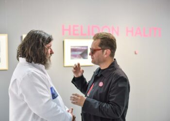 ”Udhëtarët e kotësisë”, piktori Helidon Haliti hap në Shkodër ekspozitën më të madhe