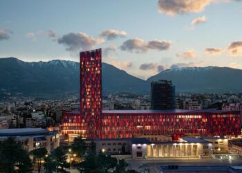 Media e njohur franceze: Tirana, epiqendra e një Shqipërie në lulëzim