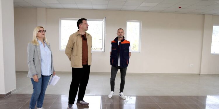 Qendër komunitare në Vaqarr, Veliaj: Investojmë njësoj si në qendër edhe në periferi