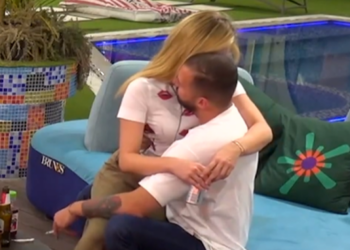 Romeo dhe Heidi çaste romantike në pishinë teksa bie shi