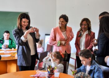 Ministrja Koçiu: Shërbimet sociale në komunitete dhe më pranë qytetarëve