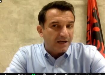 Veliaj për Berishën dhe Metën: “Nëse jeni burra, zbrisni nga ballkoni shkoni në SPAK”