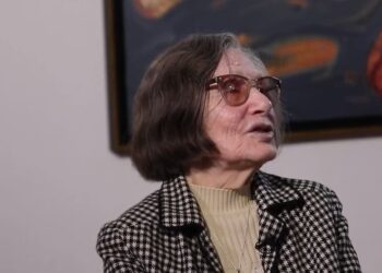Liljana Çefa, mësuesja e dy brezave të piktorëve që vijon t’u japë jetë telajove