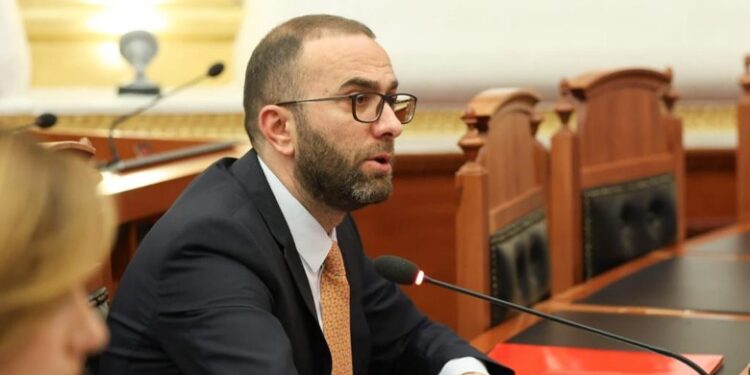 Kuvend/ Tritan Shehu dhe Gazment Bardhi ankesa për mos pranimin e interpelancave