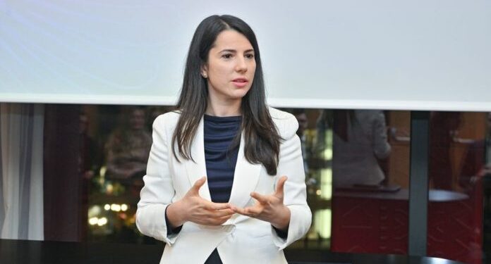 Pirdeni: Paketa e Motivimit për Administratën Publike ka filluar të jap frytet e para
