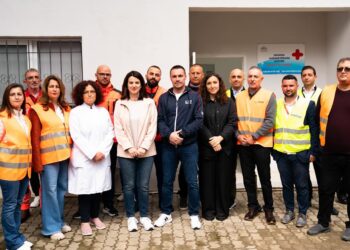 Ministrja Koçiu viziton qendrat shëndetësore verore në Malin e Robit dhe Divjakë