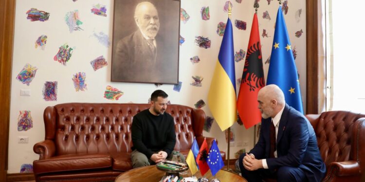 Zelensky bisedë telefonike me Ramën:E falënderova për pjesëmarrjen në Samitin e Paqes
