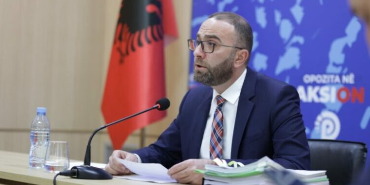 Bardhi: Administrata publike me detyrim në mitingun e Ramës në Athinë