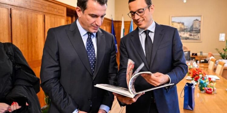 Presidenti i B-40 Erion Veliaj pritet nga kryebashkiaku i Sofies, Vassil Terziev