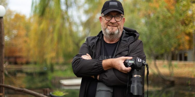 Ardian Fezollari, jeta mes aparatit fotografik dhe armës