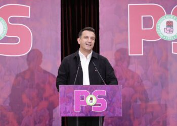 Veliaj për opozitën: “Kur vjen fushata xhirojnë gomat, kur humbin djegin goma”