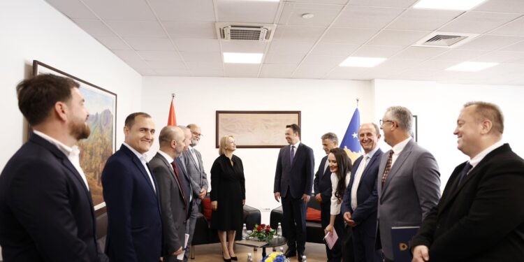 Denaj takim me Pecin në Kosovë: Forcojmë bashkëpunimin në sektorin bujqësor dhe…