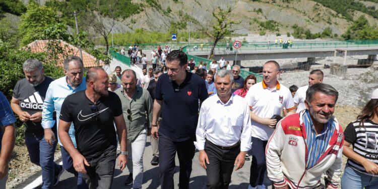 Përurohet ura e re në Zall Bastar, Veliaj: Shkurton distancën me Tiranën në 15 minuta