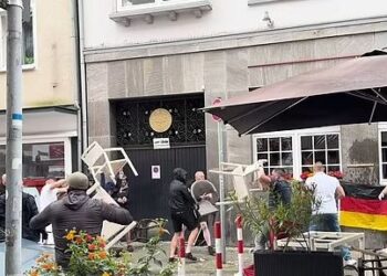 Angli-Serbi, përballja nis në rrugë mes tifozëve. Huliganët serbë përgjakin 3 anglezë