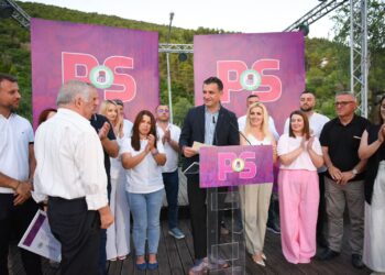 Veliaj me socialistët: Berisha është reduktuar në dritare, Meta në një vare argëtuese