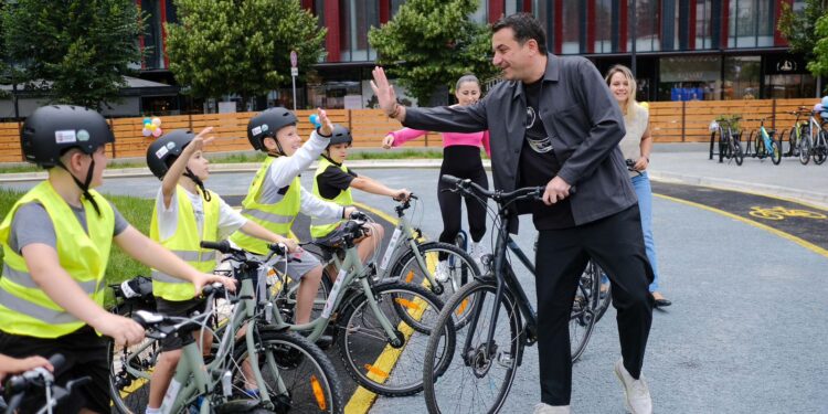 Hapet shkolla e Biçikletave në Tiranë, Veliaj: Më e madhja në Ballkan dhe…