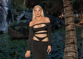 Blogerja Ioanna Tunis pushime në Mykonos, tregon format me një veshje provokuese