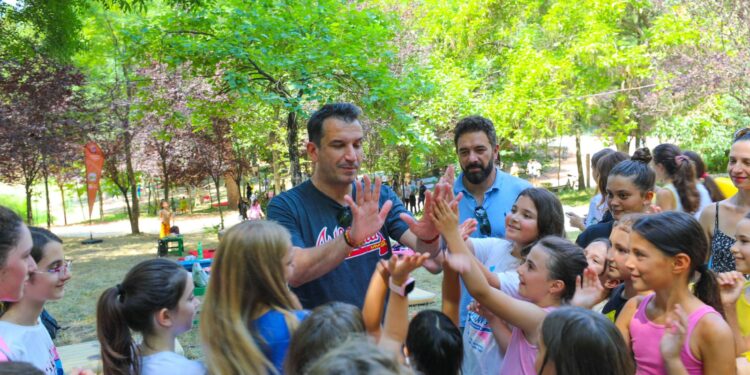Kampe verore për fëmijët, Veliaj: Qyteti bëhet më i mirë kur bashkëpunojmë dhe…
