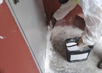 Bashkia Tiranë vijon dezinfektimin në hyrje të pallateve dhe vendstrehimeve