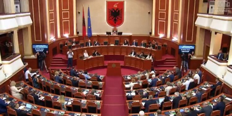 Balla vërejtje Felajt: Të nisin diskutimet,vetëm njëri ka konflikt interesi këtu