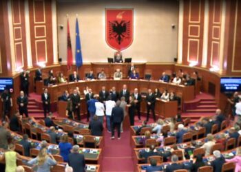 Nis seanca në Kuvend, Nikolla përjashton Gazment Bardhin nga seanca