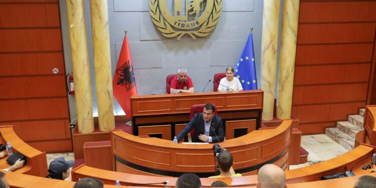 Hapen 5 shkolla të reja në Tiranë, Veliaj: T’i japim fund mësimit me dy turne