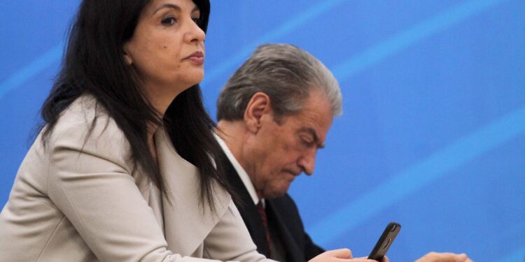 Topalli flet mbi dosjen politike ndaj liderit të opozitës