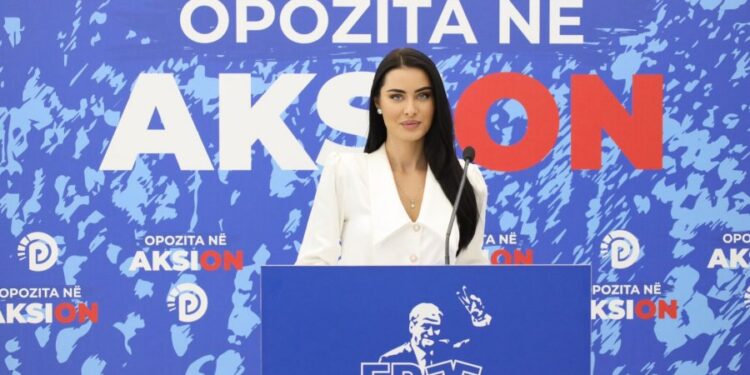 PD: 200 ton mbetje kimikatesh pranë një shkolle