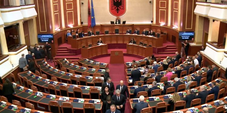 Spiropali: Bogdanin do e kujtojmë si ekselentin/ PD në zi, largohet pas…
