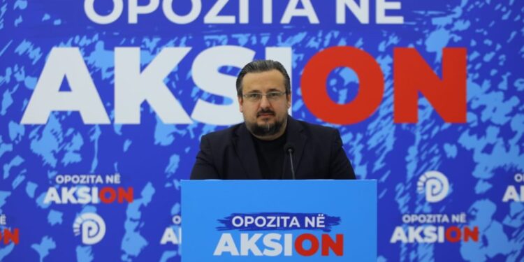 Teliti: Dyshja Rama-Veliaj do ndërtojnë katër kulla te stadiumi ‘Selman Stërmasi’