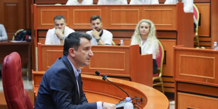 Viti i ri arsimor, Veliaj takim me administratorët e shkollave të kryeqytetit