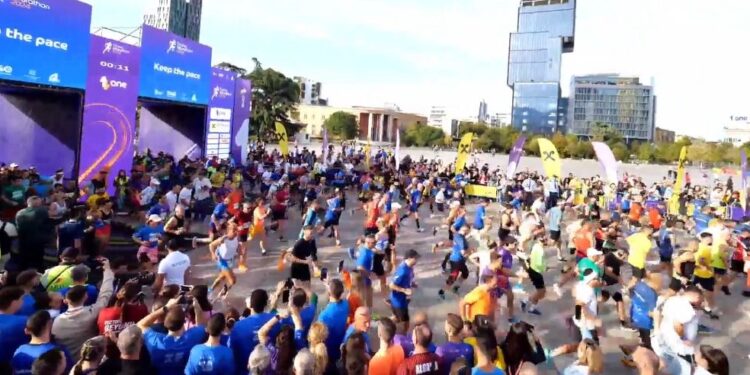 Nis maratona e Tiranës, vrapuesit nisin garën! Rreth 5 mijë pjesëmarrës nga 50 vende të botës