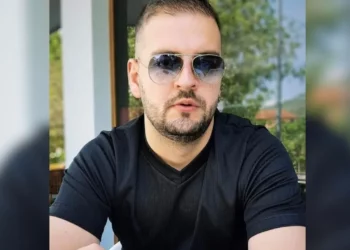 Flasin fqinjët e 29-vjeçarit që ndërroi jetë pas atentatit me tritol ndaj motrave Nikolli