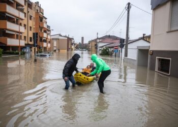 Moti i keq në Itali/ Bolonja nën ujë, vdes një 20-vjeçar