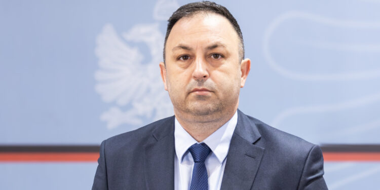Arrestimi me forcë i Metës, reagon ministri i Brendshëm Hoxha