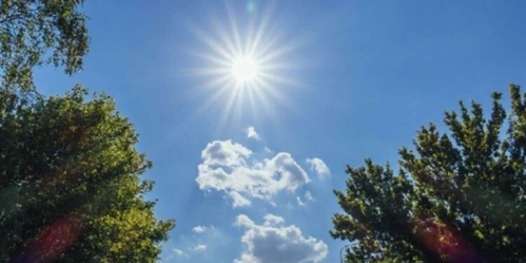 Një diell i nxehtë apo i ftohtë, shikoni parashikimin e motit për të premten