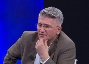 Gjekmarkaj: Duan që të hyjë në zgjedhje me gojën e mbyllur dhe duart e lidhura