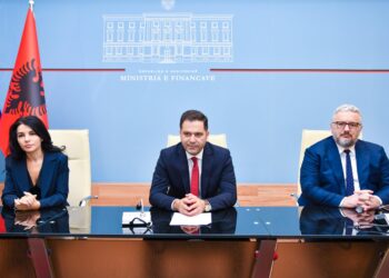Ministri Petrit Malaj prezanton Drejtorin e ri të Përgjithshëm të Tatimeve, Ilir Binaj