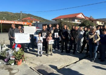 “Mos na vrisni”, banorët në Pajovë protestë për rrugën