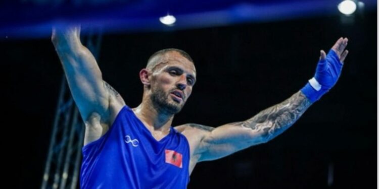Alban Beqiri nderon Shqipërinë fiton medalje ari në Kampionatin Ballkanik të Boksit