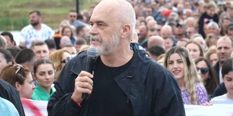 “Tik Tok të merret nën kontroll”, Rama në Kamëz: Bazohet në algoritëm që stimulon gjëra të këqija
