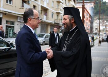 Presidenti Begaj takohet me Mitropolitin e Beratit, uron besimtarët festën e Krishtlindjes